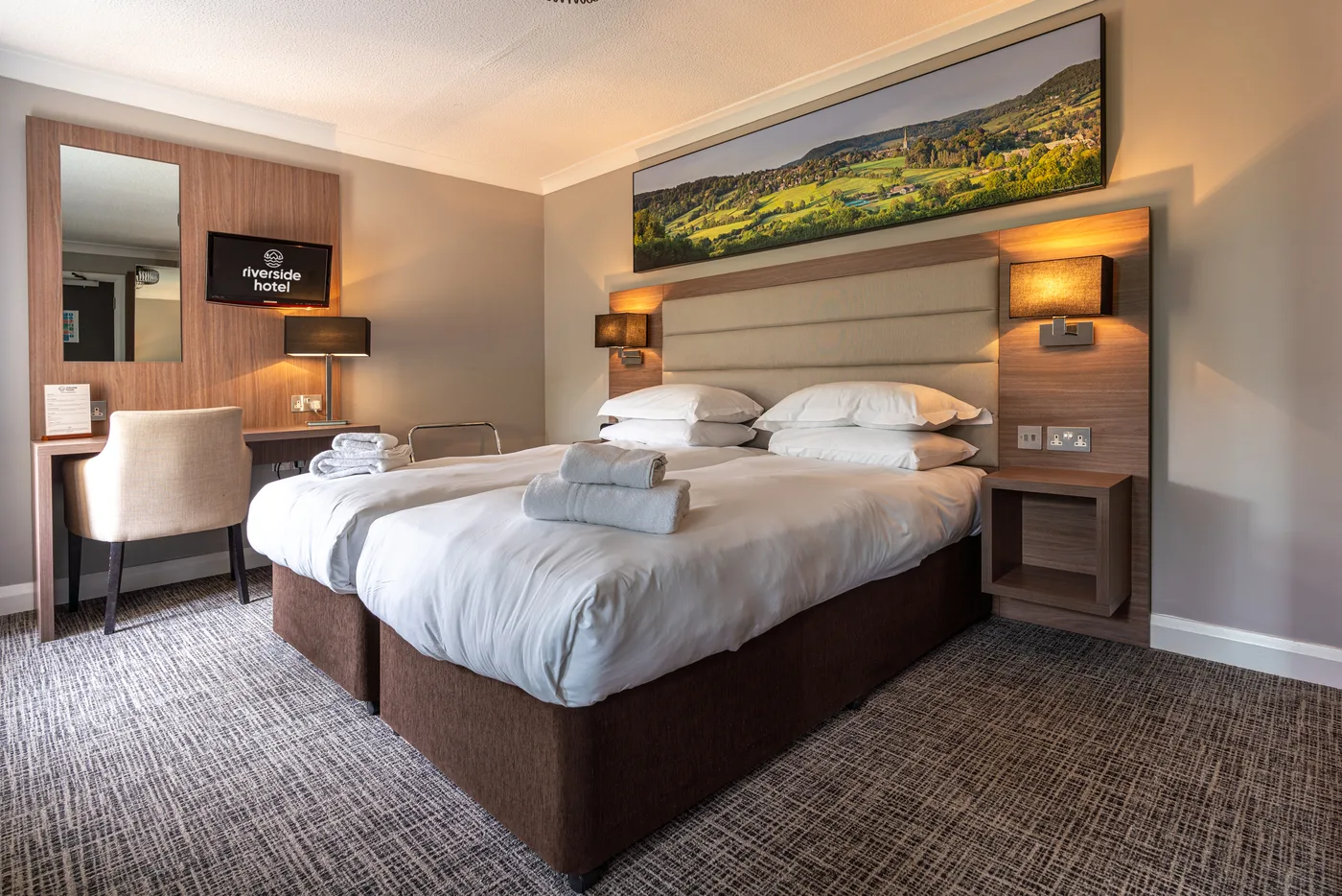 Twin room with two single beds at Riverside Hotel in Cirencester